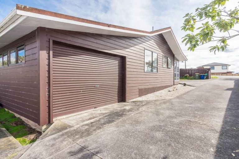 Photo of property in 170 Titirangi Road, New Lynn, Auckland, 0600