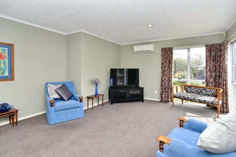 Photo of property in 9 Phoenix Lane, Northcote, Christchurch, 8052