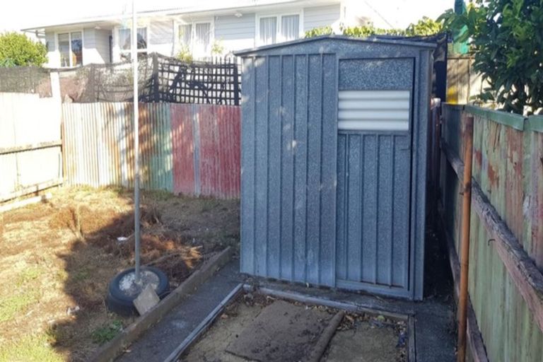 Photo of property in 12 Mickle Street, Te Atatu South, Auckland, 0610