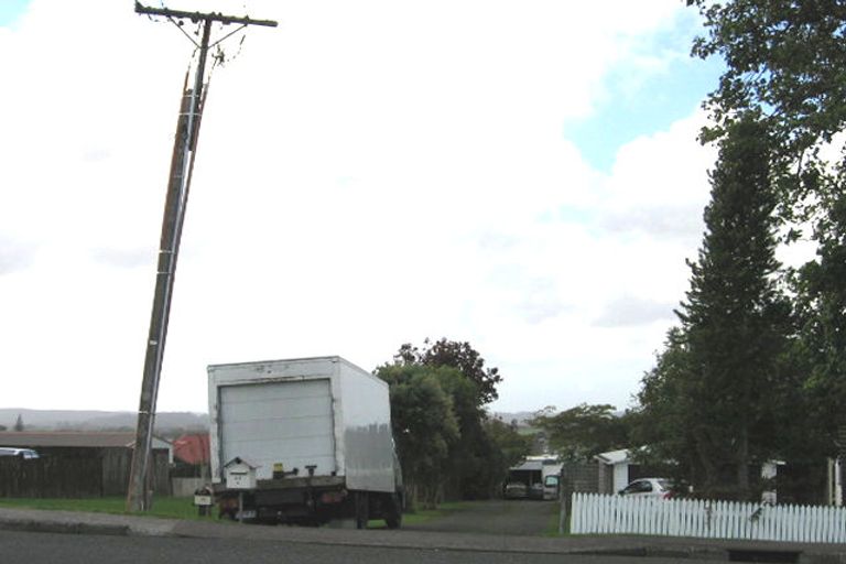 Photo of property in 42 Royal Road, Massey, Auckland, 0614