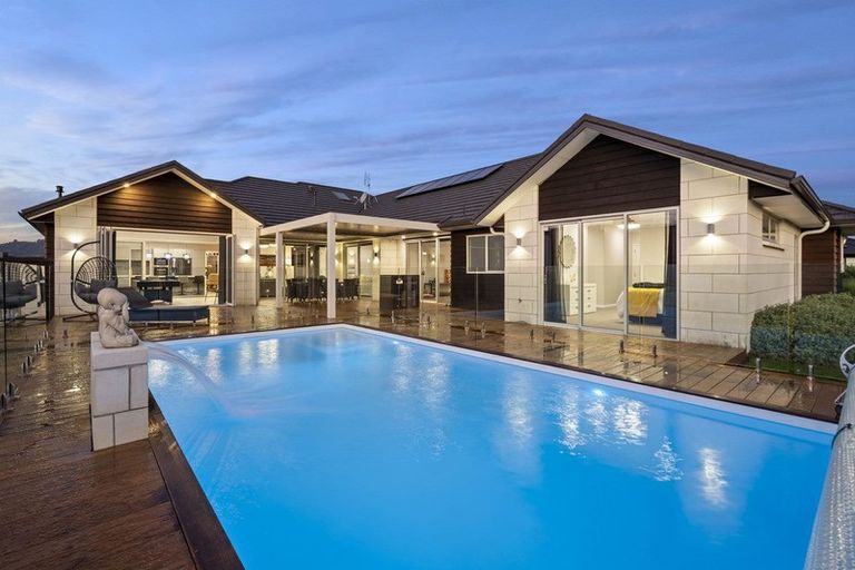 Photo of property in 19 Mike Smith Drive, Cambridge, 3434