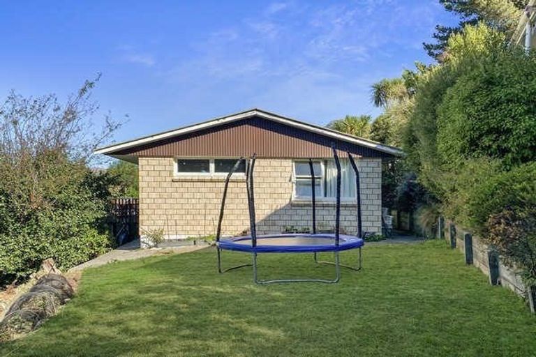 Photo of property in 32 Ticehurst Road, Lyttelton, 8082