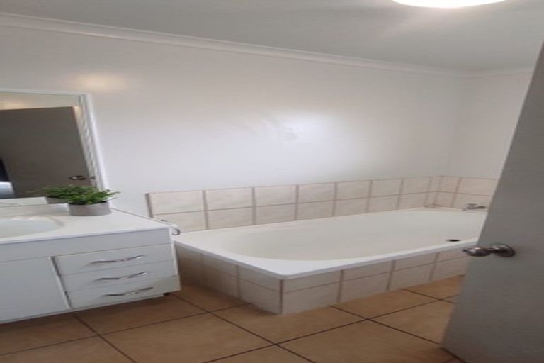 Photo of property in 25 Pateke Drive, Takanini, 2112