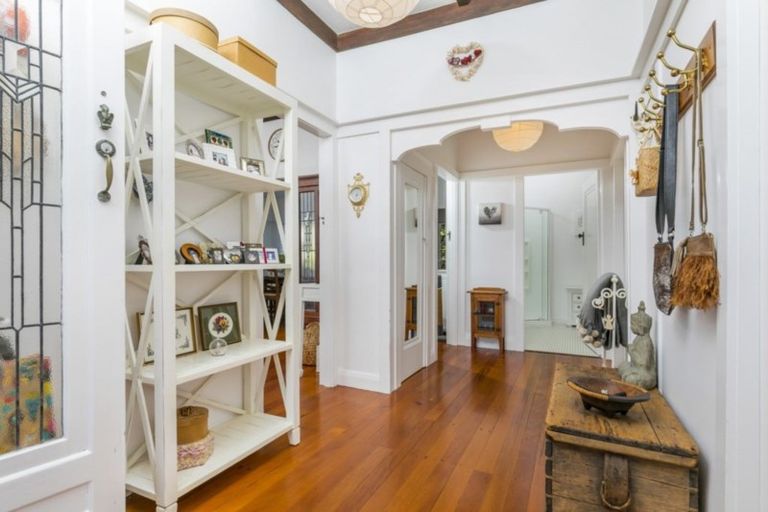 Photo of property in 23 Eversleigh Road, Belmont, Auckland, 0622