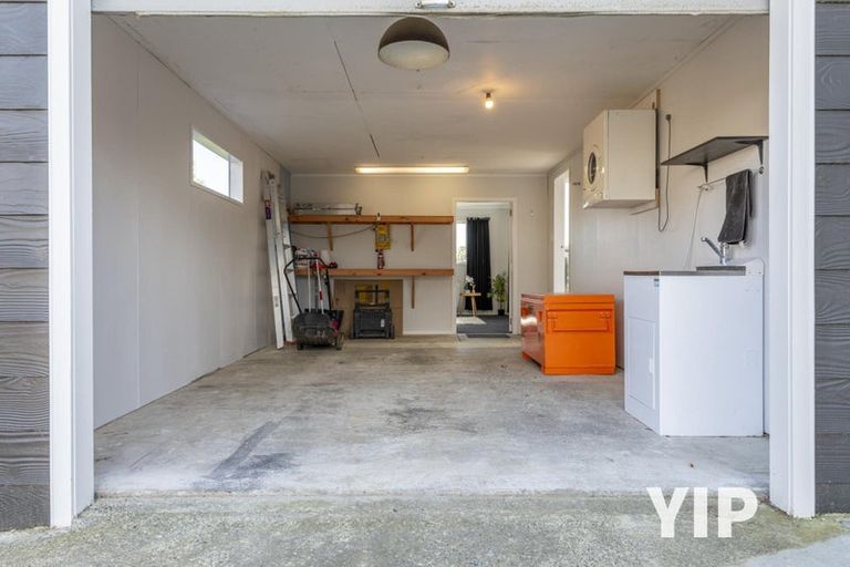 Photo of property in 2/25 Kingsbridge Place, Newlands, Wellington, 6037