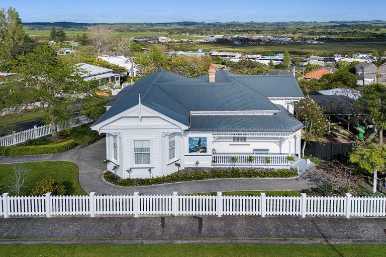 Photo of property in 33 Garfield Road, Helensville, 0800