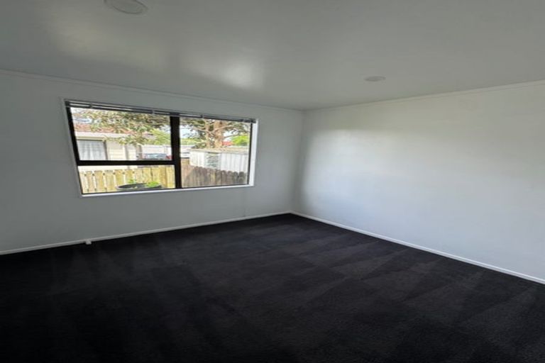 Photo of property in 1/83 Luanda Drive, Ranui, Auckland, 0612