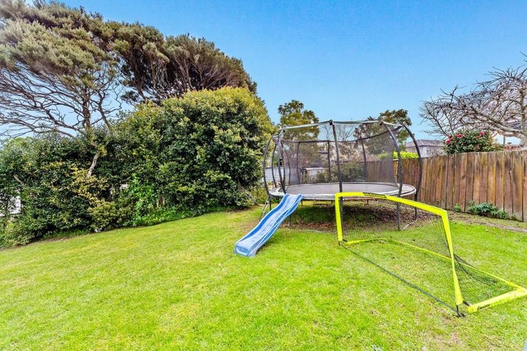 Photo of property in 37 Neptune Avenue, Beach Haven, Auckland, 0626