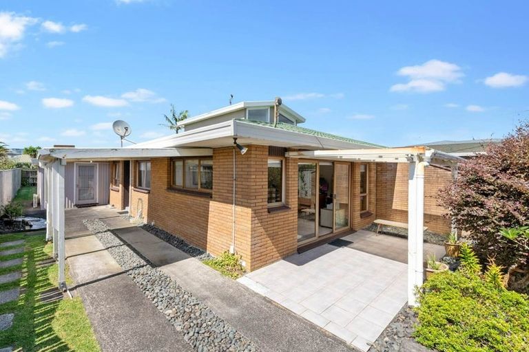Photo of property in 8 West Hoe Road, Orewa, 0931
