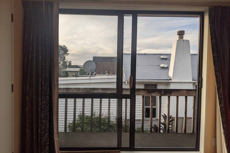 Photo of property in 2/9 Mana Esplanade, Paremata, Porirua, 5026