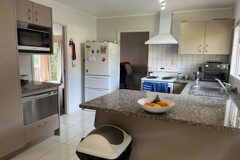 Photo of property in 2/23 Santiago Crescent, Unsworth Heights, Auckland, 0632