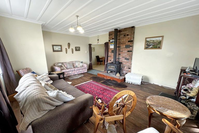 Photo of property in 2096 Rangiwahia Road, Rangiwahia, Kimbolton, 4774