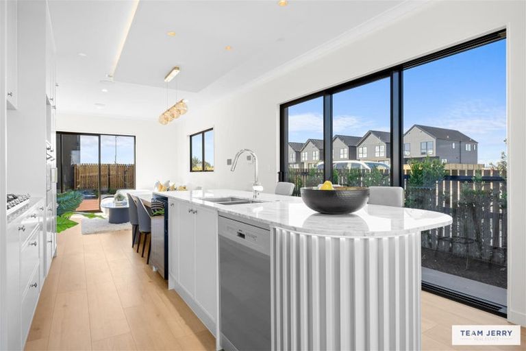 Photo of property in 37 Maungakaraka Road, Karaka, 2580