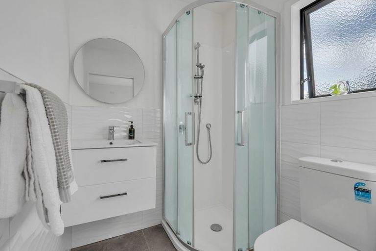 Photo of property in 109 Target Road, Totara Vale, Auckland, 0629
