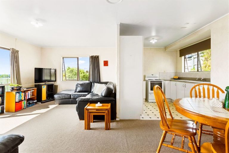 Photo of property in 8 Garton Drive, Massey, Auckland, 0614