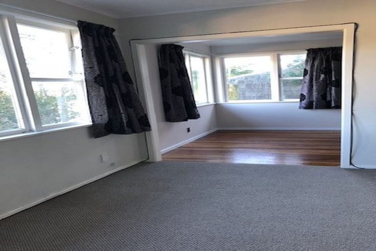 Photo of property in 147 Ruskin Road, Newlands, Wellington, 6037