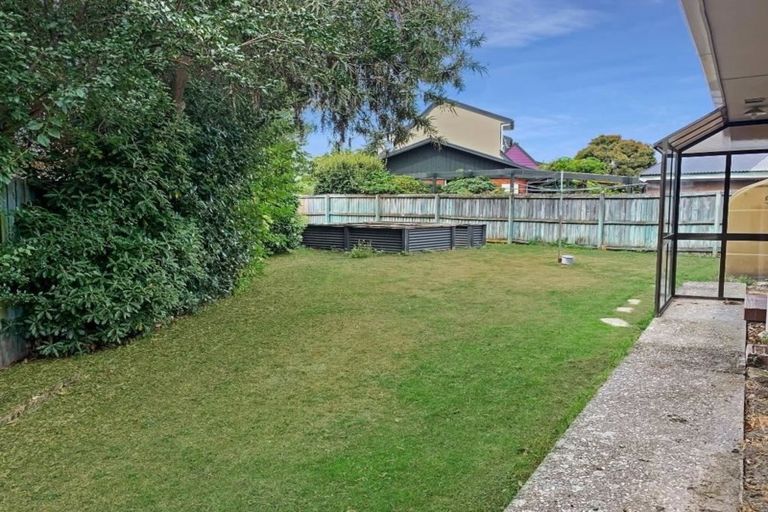 Photo of property in 17 Ostend Place, Avonhead, Christchurch, 8042
