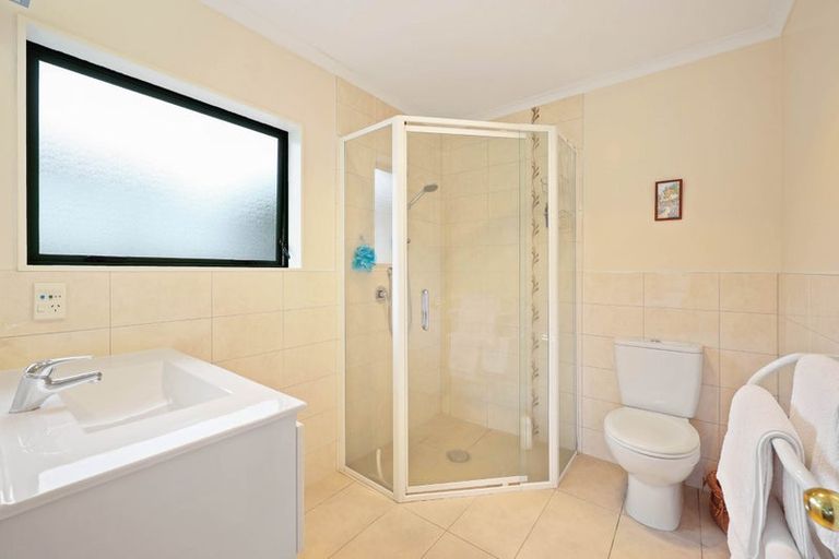 Photo of property in 8 Amesbury Rise, Henderson, Auckland, 0612