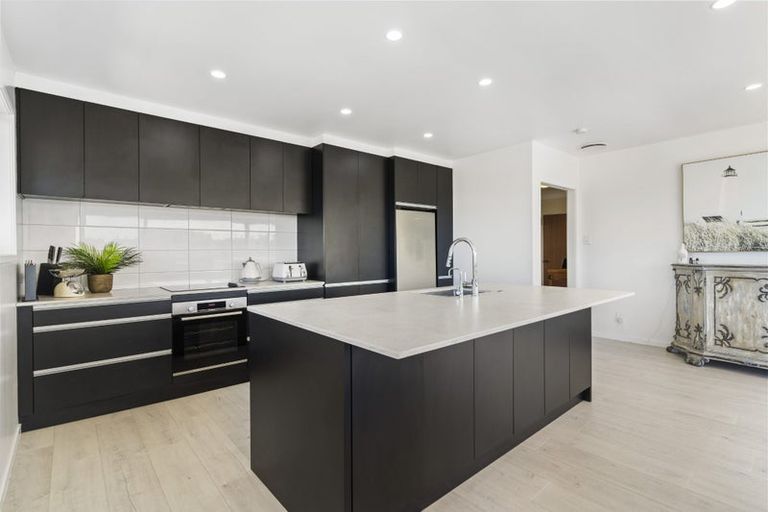 Photo of property in 28 Galaxy Drive, Mairangi Bay, Auckland, 0630