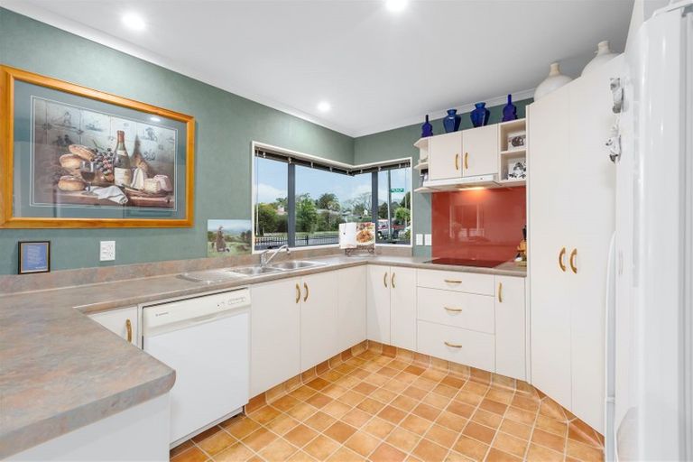 Photo of property in 1 West Peak Way, Otaki, 5512