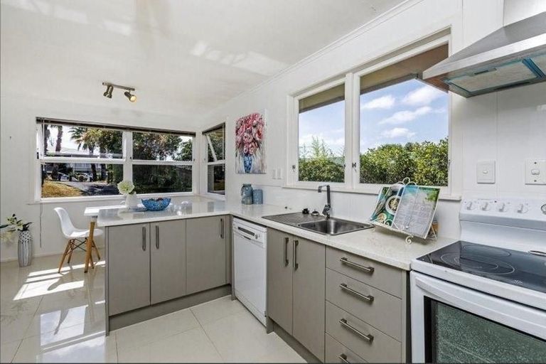 Photo of property in 14 Sunhaven Avenue, Glenfield, Auckland, 0629