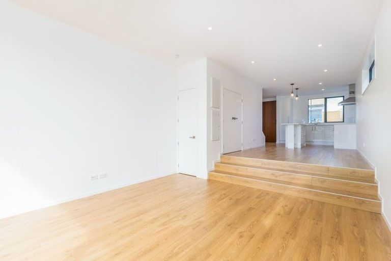 Photo of property in 18 Mokopiko Court, Beach Haven, Auckland, 0626