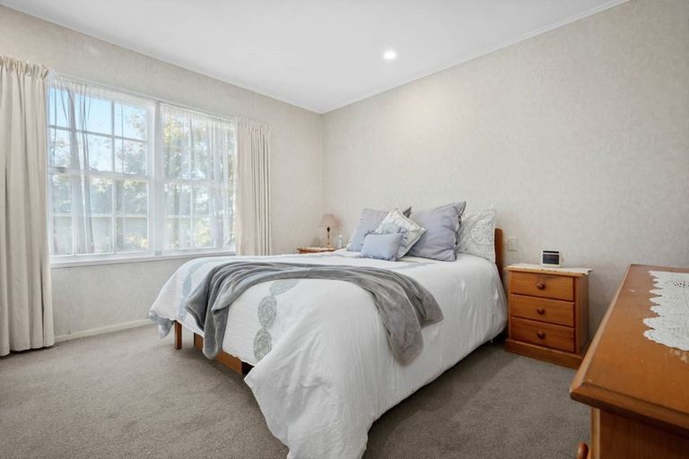 Photo of property in 11 Mcmillan Place, Mellons Bay, Auckland, 2014