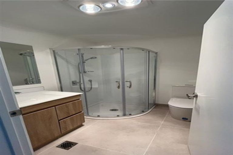 Photo of property in 64 Rauemi Way, Te Atatu South, Auckland, 0610