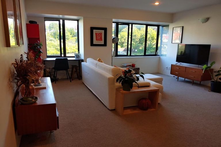 Photo of property in St Peters Apartments, 3e/192 Willis Street, Te Aro, Wellington, 6011