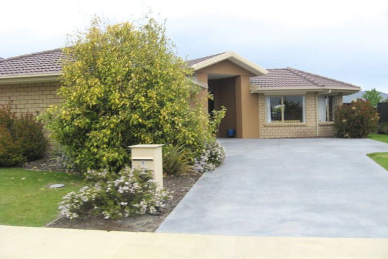 Photo of property in 1 Breton Close, Northwood, Christchurch, 8051