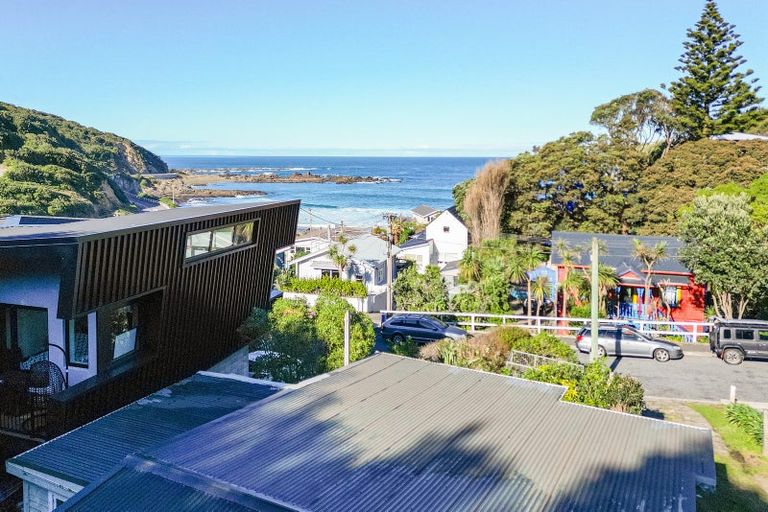 Photo of property in 14 Cave Road, Houghton Bay, Wellington, 6023