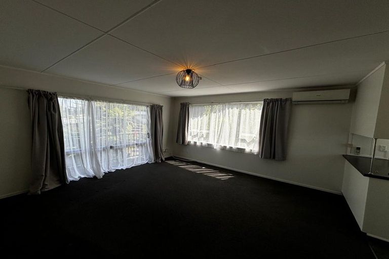 Photo of property in 31 Cumberland Street, Merrilands, New Plymouth, 4312