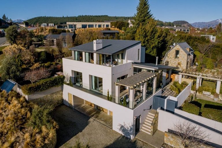 Photo of property in 8b Minaret Ridge, Wanaka, 9305