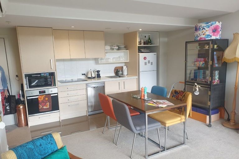 Photo of property in Nouvo Apartments, 5i/21 Rugby Street, Mount Cook, Wellington, 6021