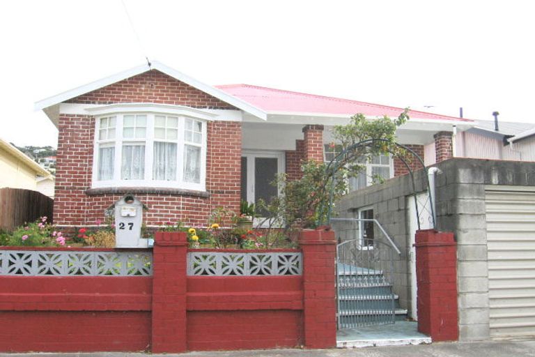 Photo of property in 27 Palm Avenue, Lyall Bay, Wellington, 6022