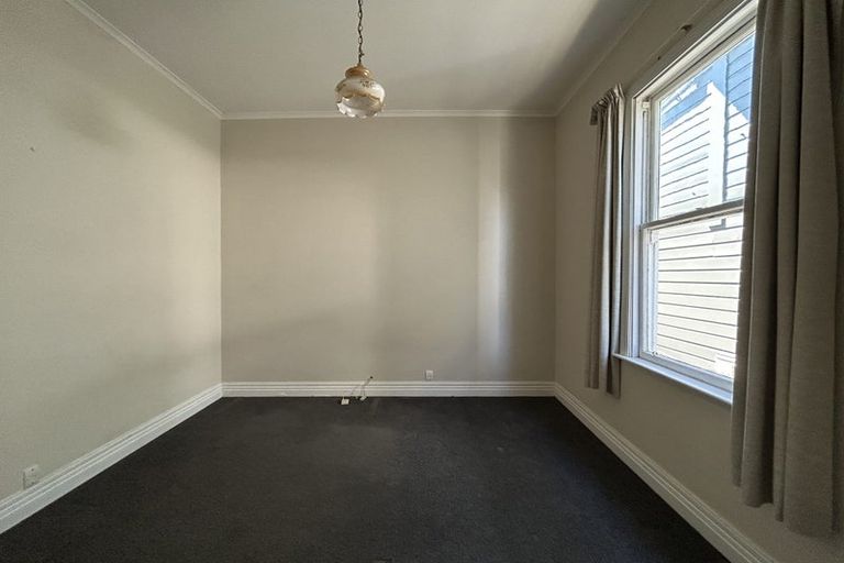 Photo of property in 30 Hargreaves Street, Mount Cook, Wellington, 6021