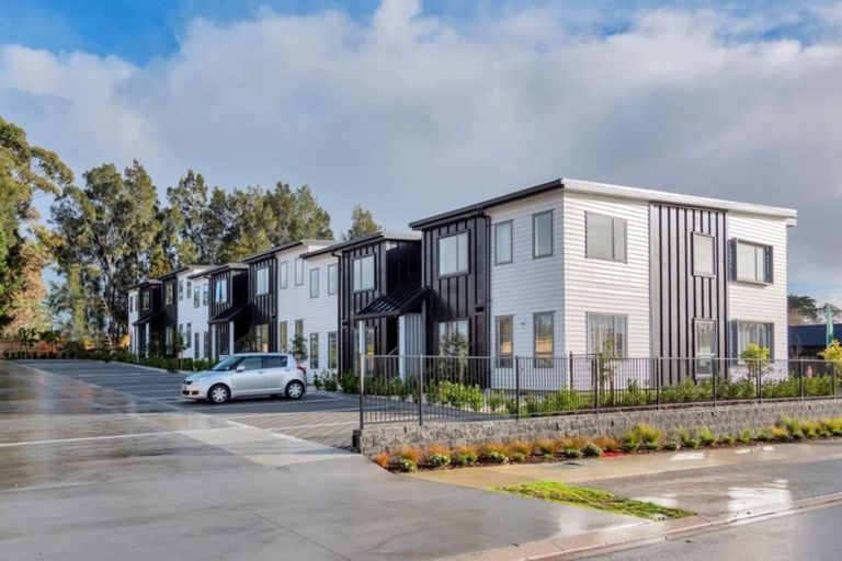 Photo of property in 2/27 Dida Park Drive, Kumeu, 0810
