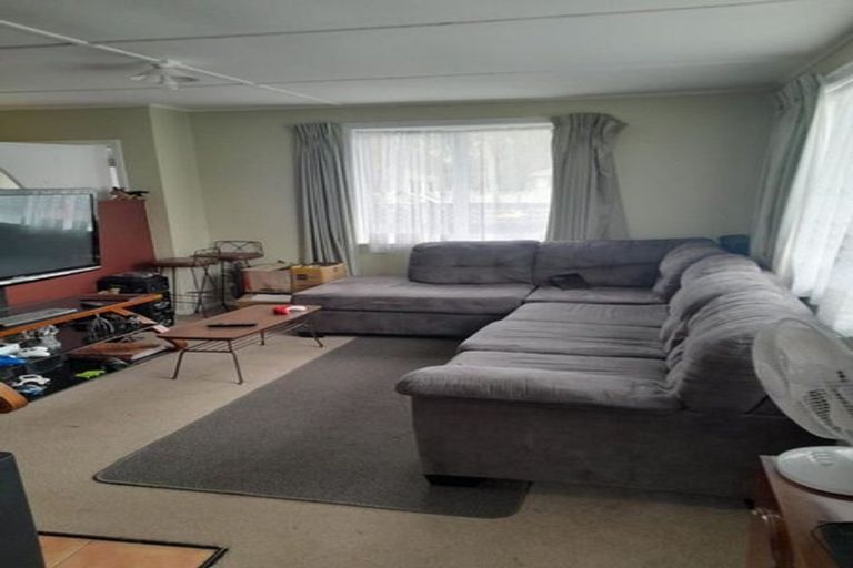 Photo of property in 10 Churchill Crescent, Foxton, 4814