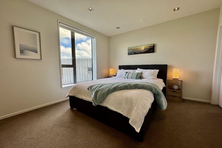 Photo of property in Patent 326 Apartments, 214s/326 Evans Bay Parade, Hataitai, Wellington, 6021