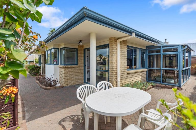 Photo of property in 10 Sandhurst Drive, Papamoa Beach, Papamoa, 3118