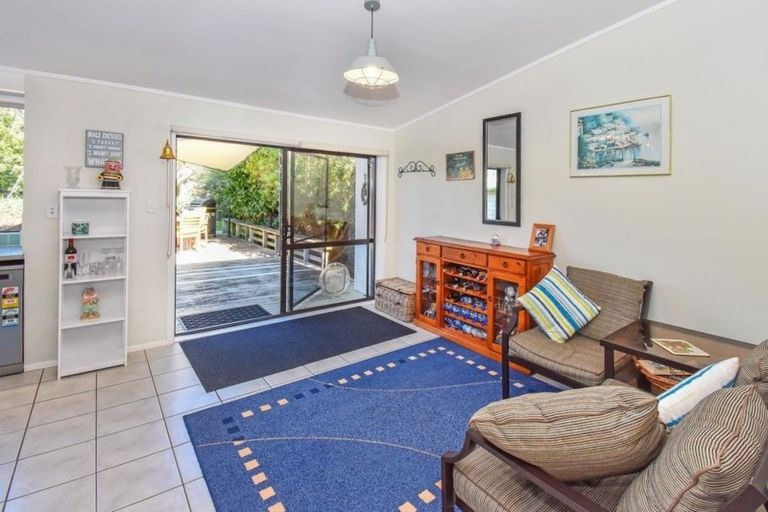 Photo of property in 52 Taihiki Road, Clarks Beach, 2122