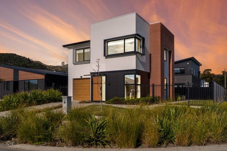 Photo of property in 38 Mawai Hakona Drive, Wallaceville, Upper Hutt, 5018
