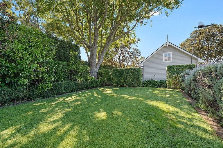 Photo of property in 77 Hinemoa Street, Birkenhead, Auckland, 0626