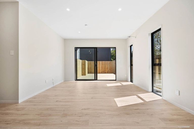 Photo of property in 62d Woodside Road, Massey, Auckland, 0614