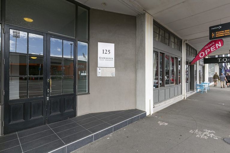 Photo of property in Endeavour Apartments, 18/125u Thorndon Quay, Pipitea, Wellington, 6011