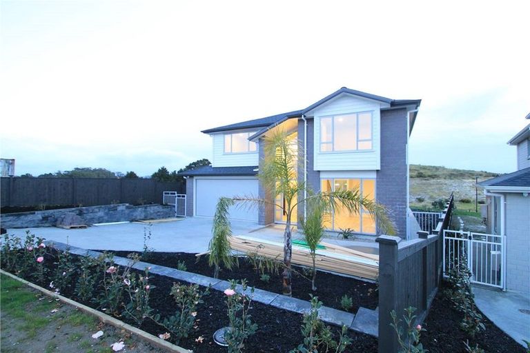 Photo of property in 11 Maka Terrace, Orewa, 0931