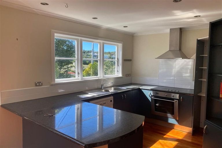 Photo of property in 19 Pinkerton Grove, Newlands, Wellington, 6037