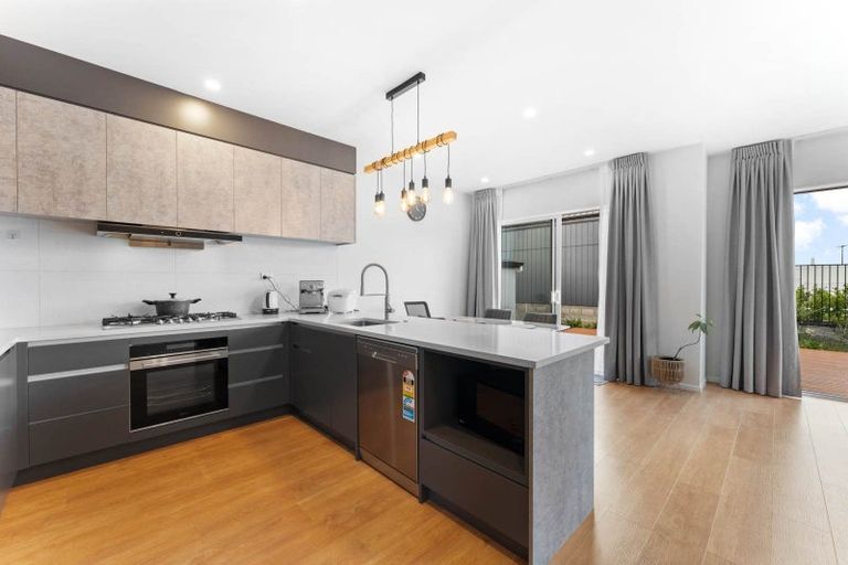 Photo of property in 13 Morus Road, Massey, Auckland, 0614