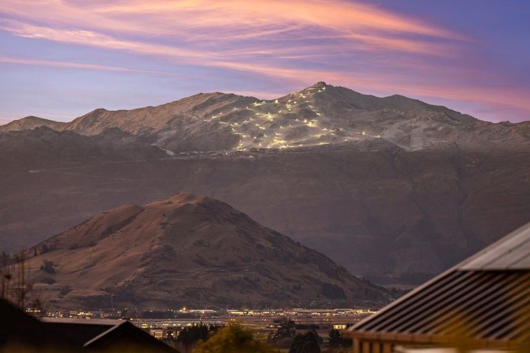 Photo of property in 4 Stockyard Lane, Jacks Point, Queenstown, 9371