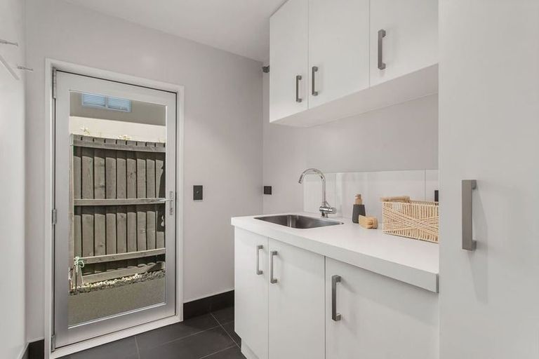 Photo of property in 43 Hawkesbury Avenue, St Albans, Christchurch, 8014